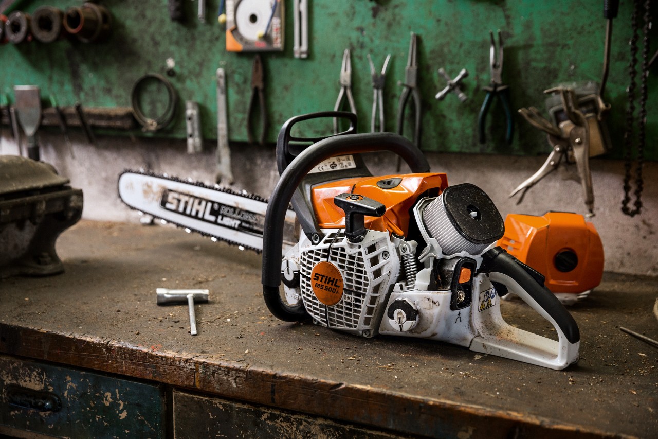 STIHL MS 500¡ W petrol chainsaw on a workbench in a workshop