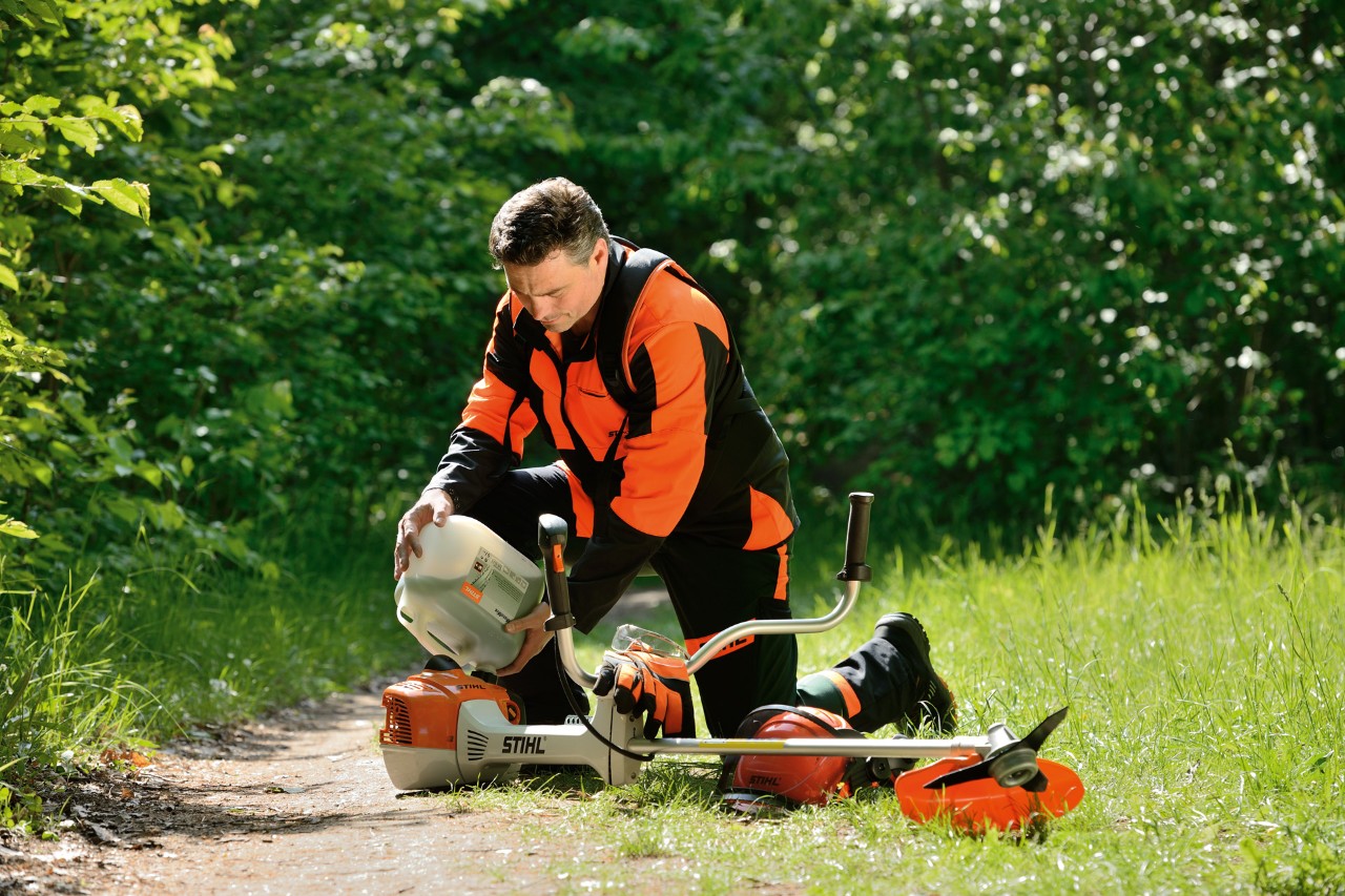 THE RIGHT FUEL MIXTURE FOR YOUR PETROL GRASS TRIMMER OR BRUSH CUTTER
